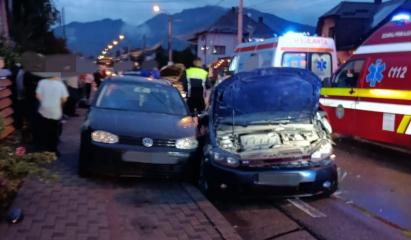 Carambol cu trei răniţi în Suceava: patru maşini s-au ciocnit în lanţ, în Câmpulung Moldovenesc