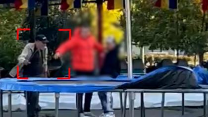 Băiatul lovit cu secera de paznicul unui loc de joacă din Braşov, la spital cu o rană adâncă. Filmul atacului