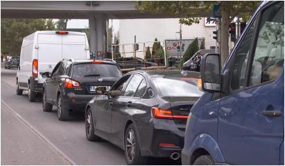 Maşinile cu cel puţin 4 persoane ar putea merge pe benzi speciale, în Bucureşti