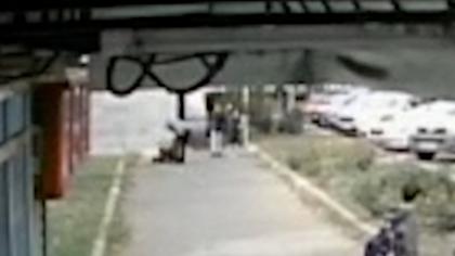 Elev de 13 ani din Brăila, bătut cu sălbăticie, lângă şcoală, de tatăl unui coleg de clasă
