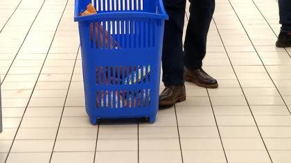 Facturi la energie mai mari, coș tot mai gol: măsurile fiscale din vară apasă greu pe bugetul românilor