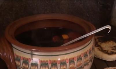 Vinul fiert, deliciul iernii: reţeta ideală pentru a-l prepara acasă