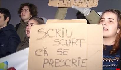 Mii de români cer în stradă o justiţie curată, în timp ce sute de magistraţii confirmă problemele din sistem