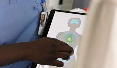 Româncele cu endometrioză ar putea primi o zi liberă plătită pe lună. Proiectul a trecut de Senat