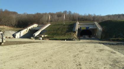 Primul tunel de autostradă, gata mai devreme. Blocaj pe alte sectoare la Sibiu-Piteşti