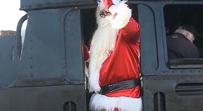 Tradiţia Ignatului la Sovata: părinţii, la pomana porcului, copiii la plimbare cu Mocăniţă şi Moş Crăciun