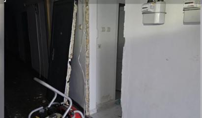 Explozie înainte de Crăciun, într-un bloc din Focșani. Pompierii au scos 9 butelii din apartamente