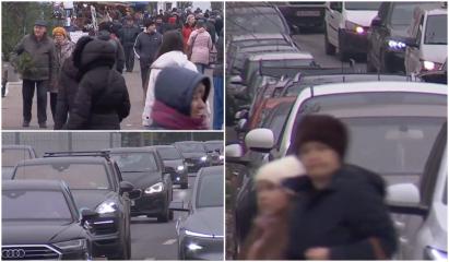 Străzile şi mall-urile, blocate în căutarea cadourilor de Crăciun