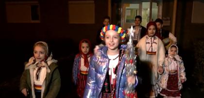 Colindătorii au readus atmosfera de Crăciun pe străzile din Oradea și Caraș-Severin