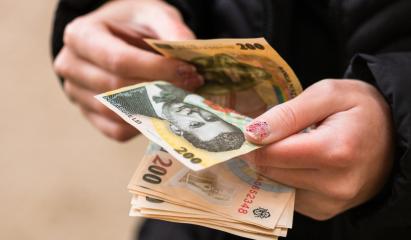 Sprijin pentru facturi, cu piedici. De ce doar jumătate dintre consumatorii vulnerabili au primit 50 de lei