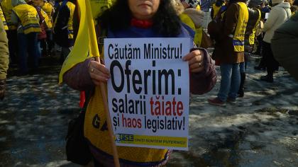 1.000 de profesori au protestat în faţa Guvernului. Ameninţă cu grevă generală în perioada examenelor