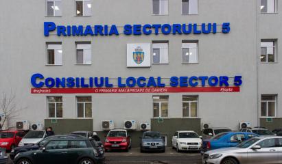 Mită strânsă de un poliţist local şi împărţită în toaleta instituţiei. Ancheta DNA la Primăria Sectorului 5