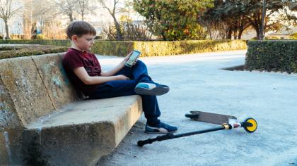 Când trebuie să ducem copilul la psiholog? Provocările cu care se confruntă copiii din "generaţia digitală"