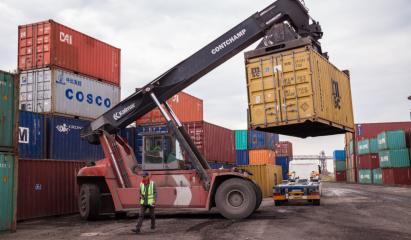 România preia administrarea celui mai mare port din Republica Moldova