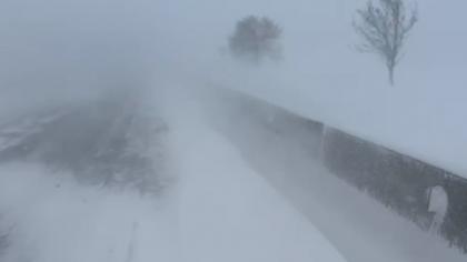 Autocar cu 10 pasageri din Republica Moldova, blocat pe șosea din cauza zăpezii, în Galaţi