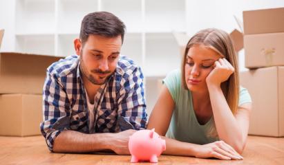 Studiu: Bărbaţii ascund mai des bani de partenere. Femeile sunt deranjate dacă partenerul câştigă mai puţin