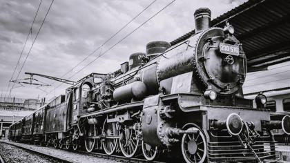 Statul încearcă să salveze cel mai vechi tren din ţară. Cine preia vagoanele regale