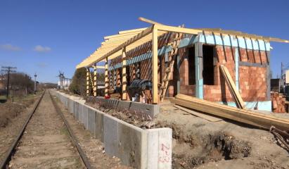 Trenul spre distracția de 1 Mai se oprește la Constanța. Când vor fi gata gările din sudul litoralului