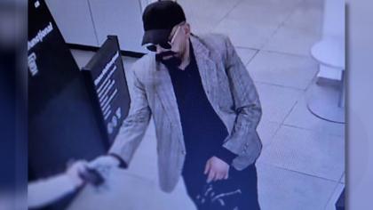 Bărbatul care a încercat să jefuiască o bancă din Iași cu un pistol de jucărie și barbă falsă a fost condamnat