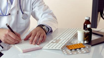 "Mai întâi îl întreb pe ChatGPT, apoi merg la medic". Riscul suplimentelor luate "după ureche"