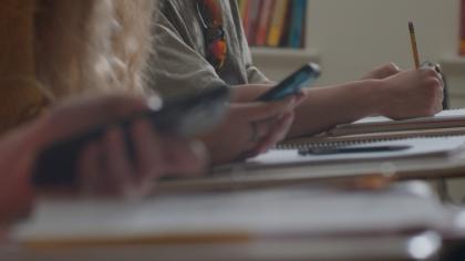 "Mi s-a prins mâna în uşă". Bullying-ul, o problemă gravă în şcoli: 1 din 4 copii nu e crezut că e victimă