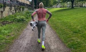 Şi-a refăcut viaţa celebrul milionar care şi-a pierdut toată averea şi dormea pe unde apuca! Cine e iubita lui