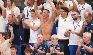 David Popovici, show şi &icirc;n tribune! Şi-a dat jos tricoul la noul record mondial: „Una dintre cele mai bune curse”