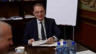 Luca Niculescu a depus lista miniștrilor și programul de guvernare la Parlament: &rdquo;Se concentrează pe execuţie"