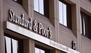 Rom&acirc;nia scapă de "junk". S&P menține ratingul suveran la BBB-, cu perspectivă negativă