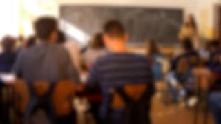 Un nou caz cu un elev &icirc;narmat iese la iveală, după cel de la Bistrița. Totul ar fi pornit de la o provocare