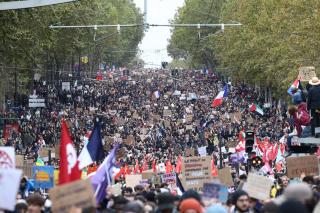 Franța, &icirc;n alertă din cauza protestelor masive: 70.000 de polițiști mobilizați, magazine și muzee &icirc;nchise