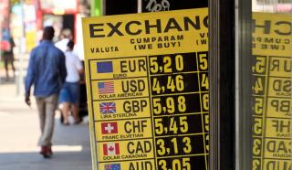 Euro atinge un nou maxim istoric: 5,3527 lei, după desemnarea celui de-al patrulea premier