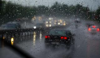 Nouă alertă meteo: 12 judeţe şi Capitala, lovite de furtuni p&acirc;nă luni seară. HARTĂ