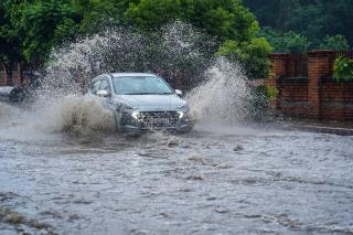 6 avertizări cod galben pentru weekendul 18&ndash;19 iulie. Caniculă, vijelii, rafale de peste 80 km/h și grindină