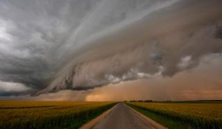 Se schimbă radical vremea &icirc;n Rom&acirc;nia. Un val de aer rece ajunge &icirc;n Balcani. C&acirc;t vor scădea temperaturile