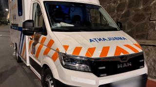 Ambuscada ca &icirc;n Evul Mediu asupra ambulanţei din Cluj. Localnicii s-au speriat că avea alte culori