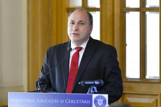 Ministrul Educaţiei explică rezultatele slabe la testele PISA: Noi dăm teste pe h&acirc;rtie, PISA e pe calculator
