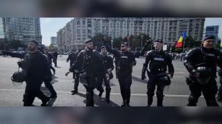Violenţe la protestele fermierilor. Oierii s-au &icirc;mbr&acirc;ncit cu jandarmii: s-a dat cu gaze lacrimogene