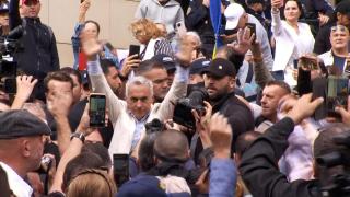Momentul &icirc;n care Călin Georgescu iese de la Tribunalul Bucureşti. Are control judiciar, cercetat &icirc;n libertate