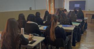 Protest &icirc;n școli faţă de uniformă. Elevii s-au &icirc;mbrăcat &icirc;n negru: "Educaţia nu se repară la croitorie!"
