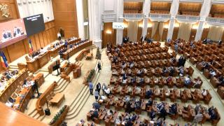 Guvernul Mureşan, la vot &icirc;n Parlament. A &icirc;nceput şedinţa din plenul reunit. Ce arată ultimele calcule