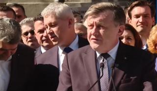 Crin Antonescu și-a depus candidatura: În ultima clipă au existat eforturi pentru împiedicarea mea. Nu mă clatin. Huiduieli ale susținătorilor lui Georgescu