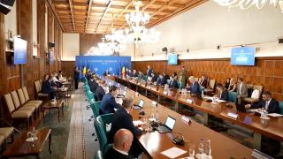 Ultima şansă pentru a evita retrogradarea la "Junk". Pe lângă concedieri, unele companii ar putea fi închise