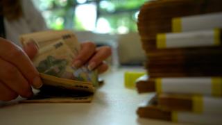 Salariile la vedere, din 2026. Când se va aplica directiva UE care i-a enervat pe angajatori