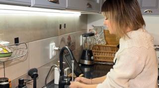 Apa de la robinet, mai scumpă de la 1 ianuarie. Moldovenii, cei mai afectaţi: "Şi aşa suntem săraci"