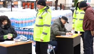 Cât mai au de aşteptat prahovenii până pot consuma apă de la robinet. Distribuţia de apă îmbuteliată continuă