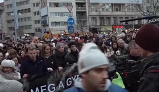 Proteste masive în Ungaria: Opoziția cere demisia premierului Viktor Orban. "Protejați copiii!"