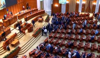 Moțiunea de cenzură &icirc;mpotriva Guvernului Bolojan a picat. Cum s-a votat