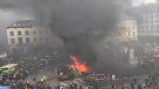 Proteste violente la Bruxelles. Forţele de ordine au folosit gaze lacrimogene