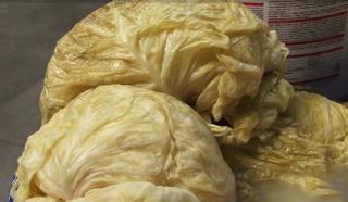 Ultimele cumpărături de Sărbători, pe fugă şi pe economie. Rom&acirc;nii au cumpărat varză "la foaie" pentru sarmale